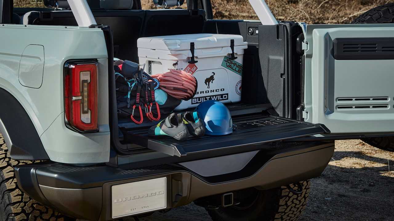 The 2021 Ford Bronco’s Fuel Economy Is Not Good, Trails Even the Thirsty Wrangler