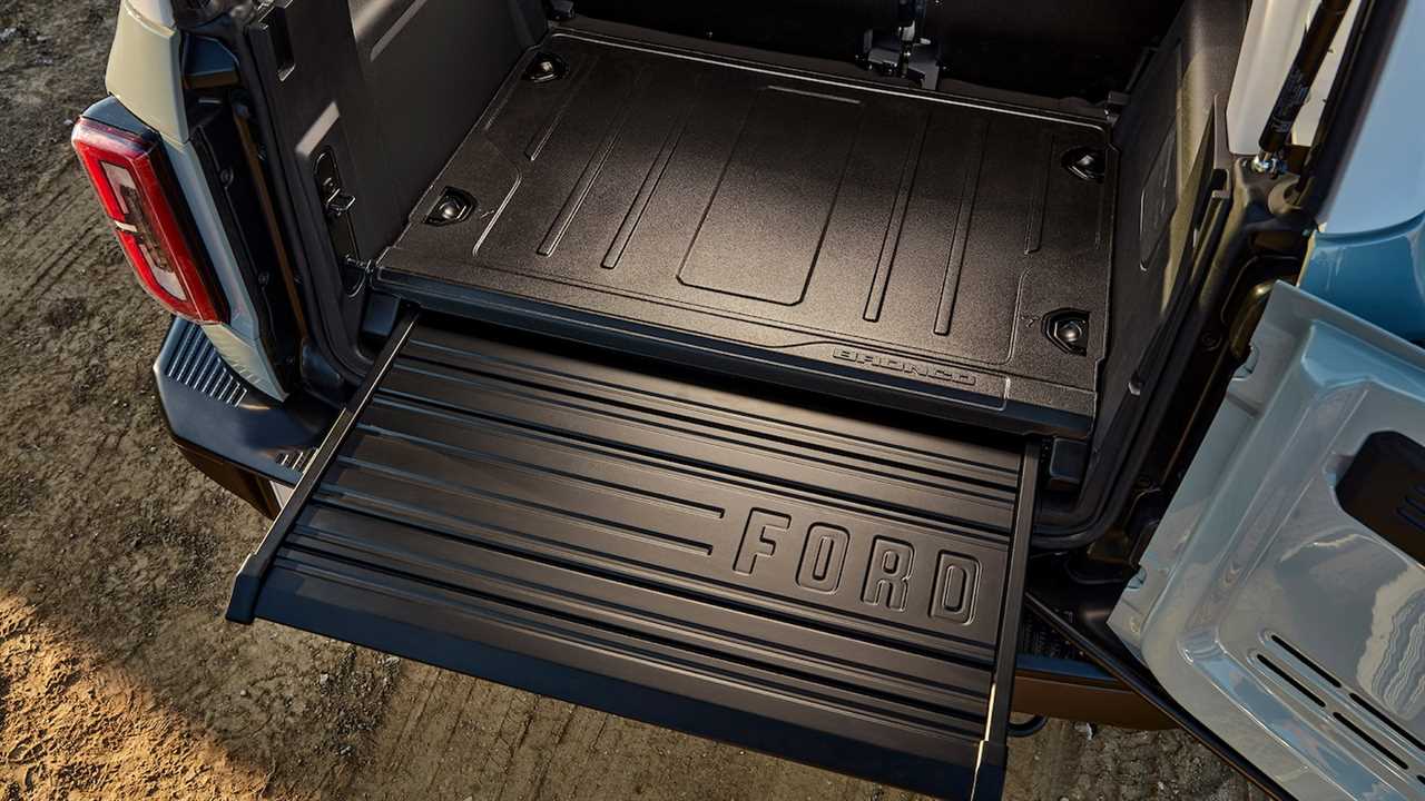 The 2021 Ford Bronco’s Fuel Economy Is Not Good, Trails Even the Thirsty Wrangler