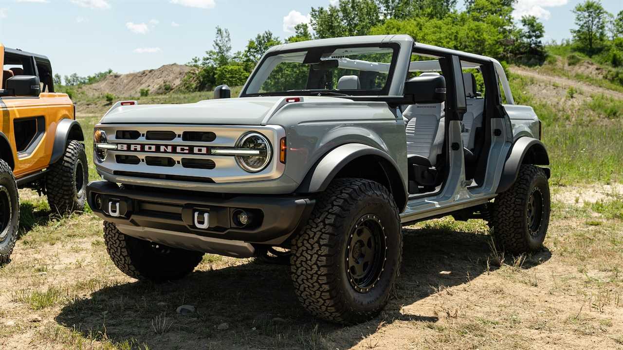 The 2021 Ford Bronco’s Fuel Economy Is Not Good, Trails Even the Thirsty Wrangler