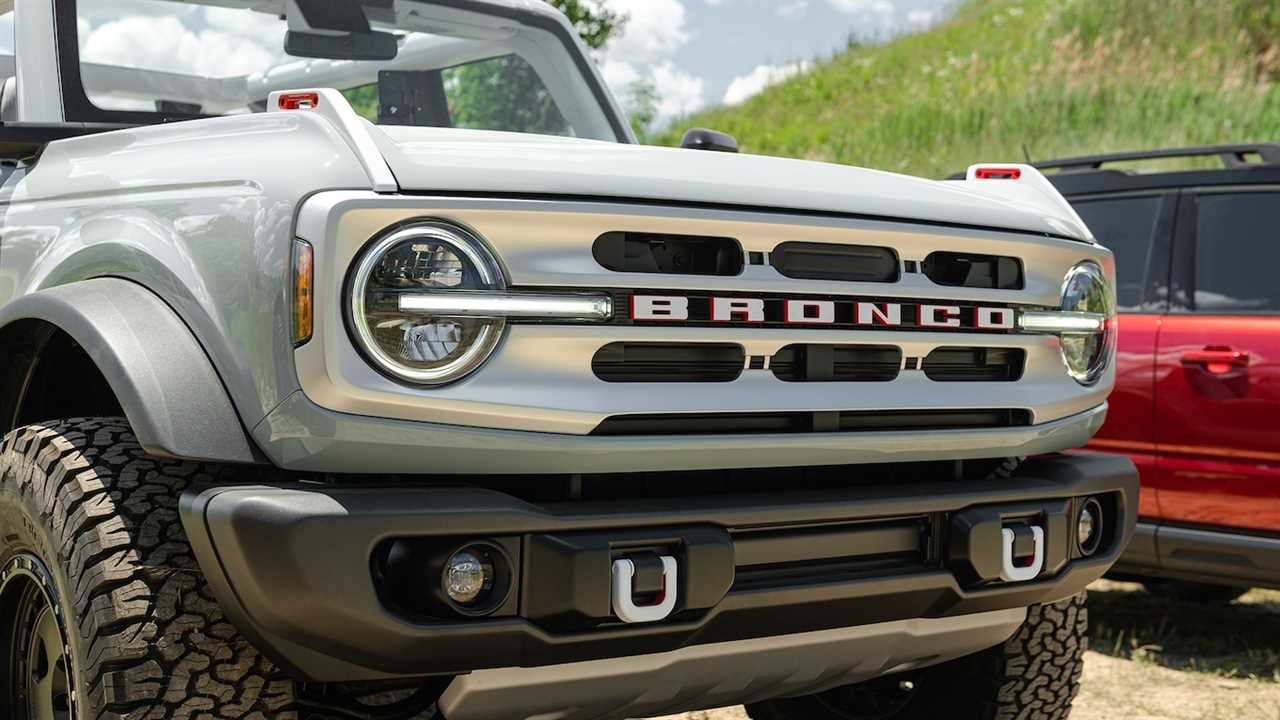 The 2021 Ford Bronco’s Fuel Economy Is Not Good, Trails Even the Thirsty Wrangler