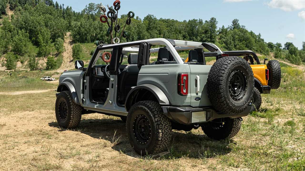 The 2021 Ford Bronco’s Fuel Economy Is Not Good, Trails Even the Thirsty Wrangler