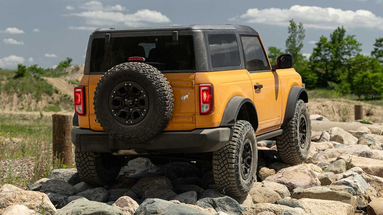 The 2021 Ford Bronco’s Fuel Economy Is Not Good, Trails Even the Thirsty Wrangler