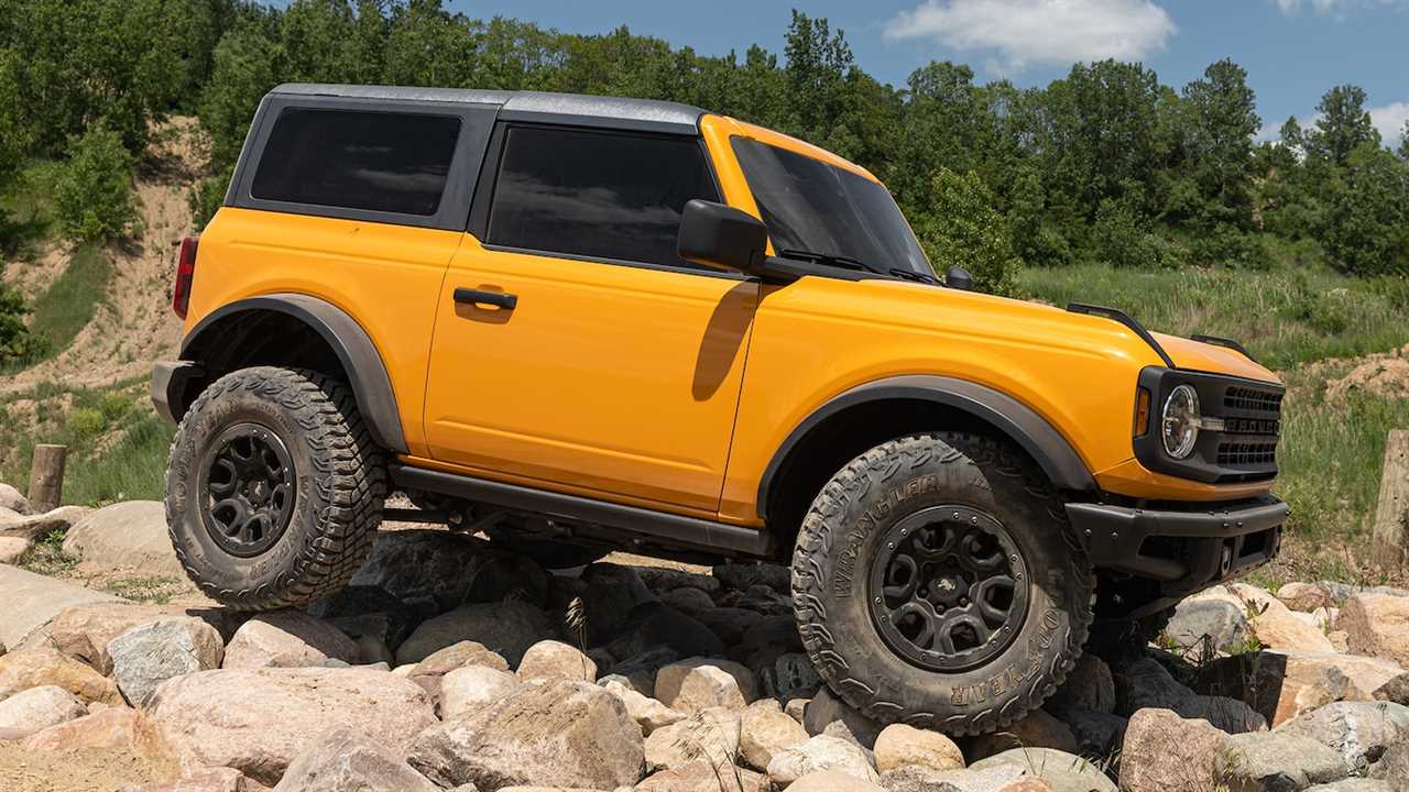 The 2021 Ford Bronco’s Fuel Economy Is Not Good, Trails Even the Thirsty Wrangler