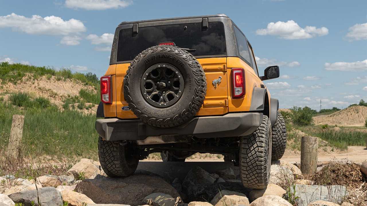 The 2021 Ford Bronco’s Fuel Economy Is Not Good, Trails Even the Thirsty Wrangler