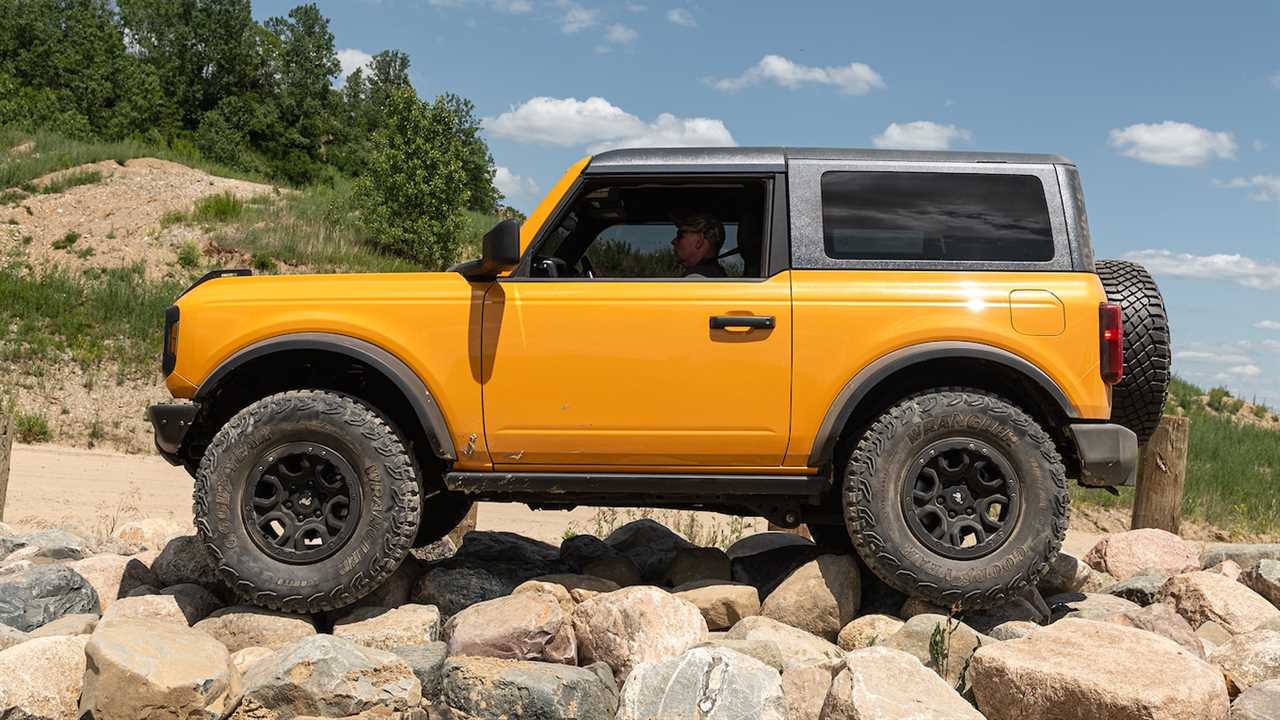 The 2021 Ford Bronco’s Fuel Economy Is Not Good, Trails Even the Thirsty Wrangler