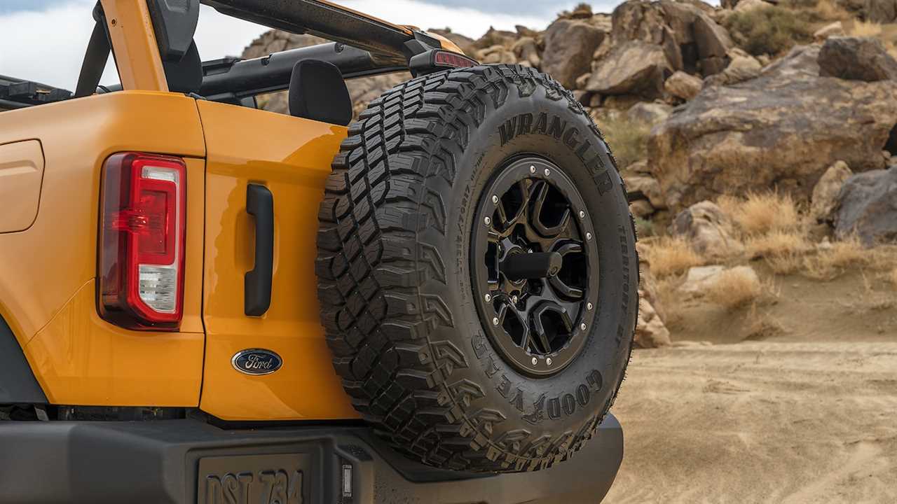 The 2021 Ford Bronco’s Fuel Economy Is Not Good, Trails Even the Thirsty Wrangler