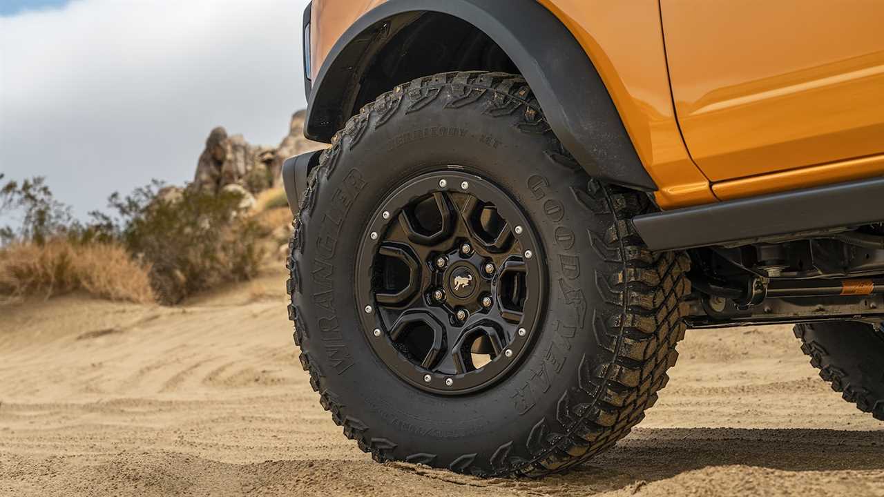 The 2021 Ford Bronco’s Fuel Economy Is Not Good, Trails Even the Thirsty Wrangler