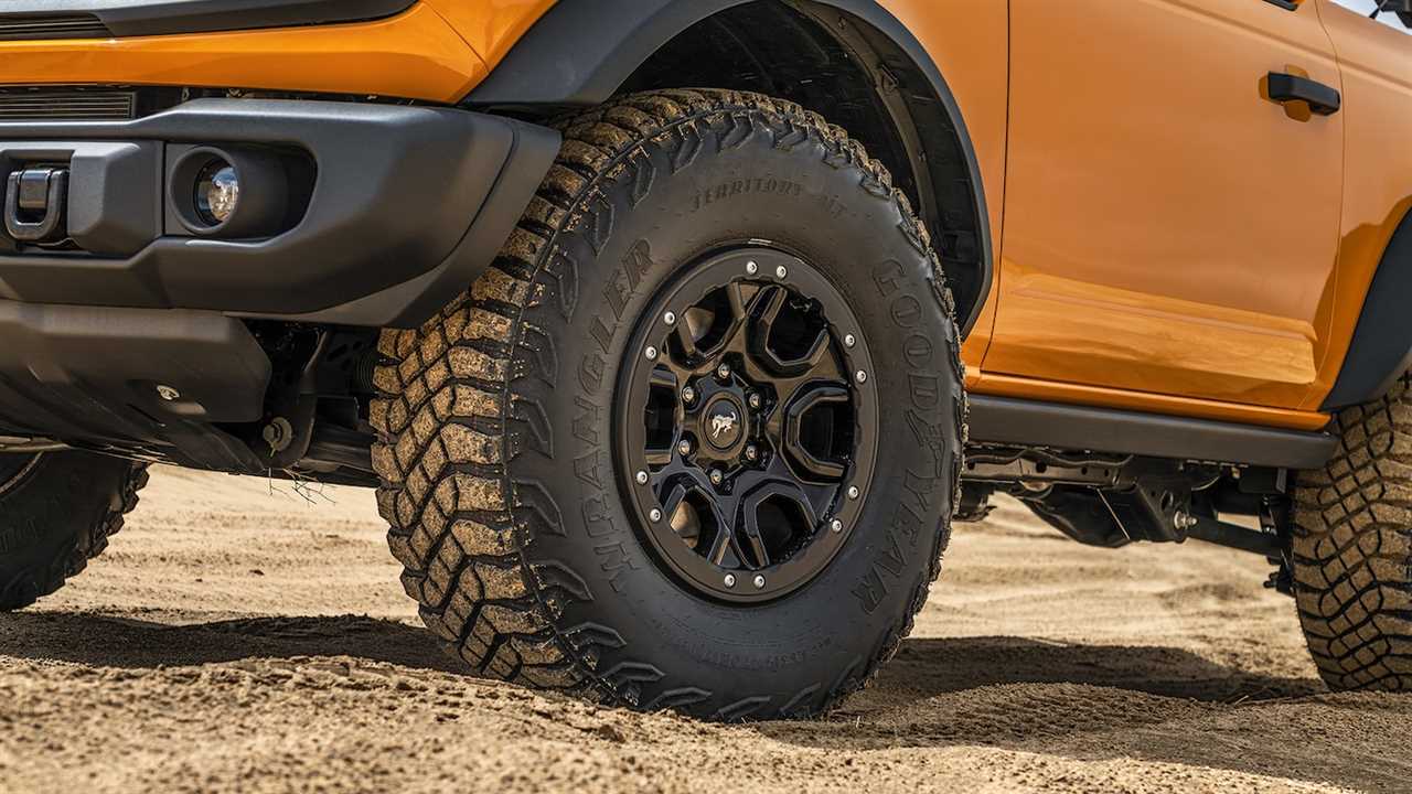 The 2021 Ford Bronco’s Fuel Economy Is Not Good, Trails Even the Thirsty Wrangler