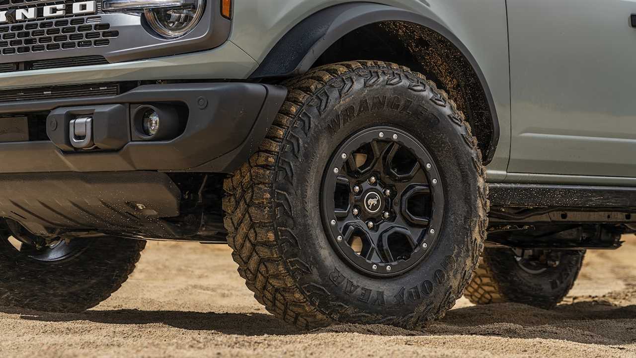 The 2021 Ford Bronco’s Fuel Economy Is Not Good, Trails Even the Thirsty Wrangler