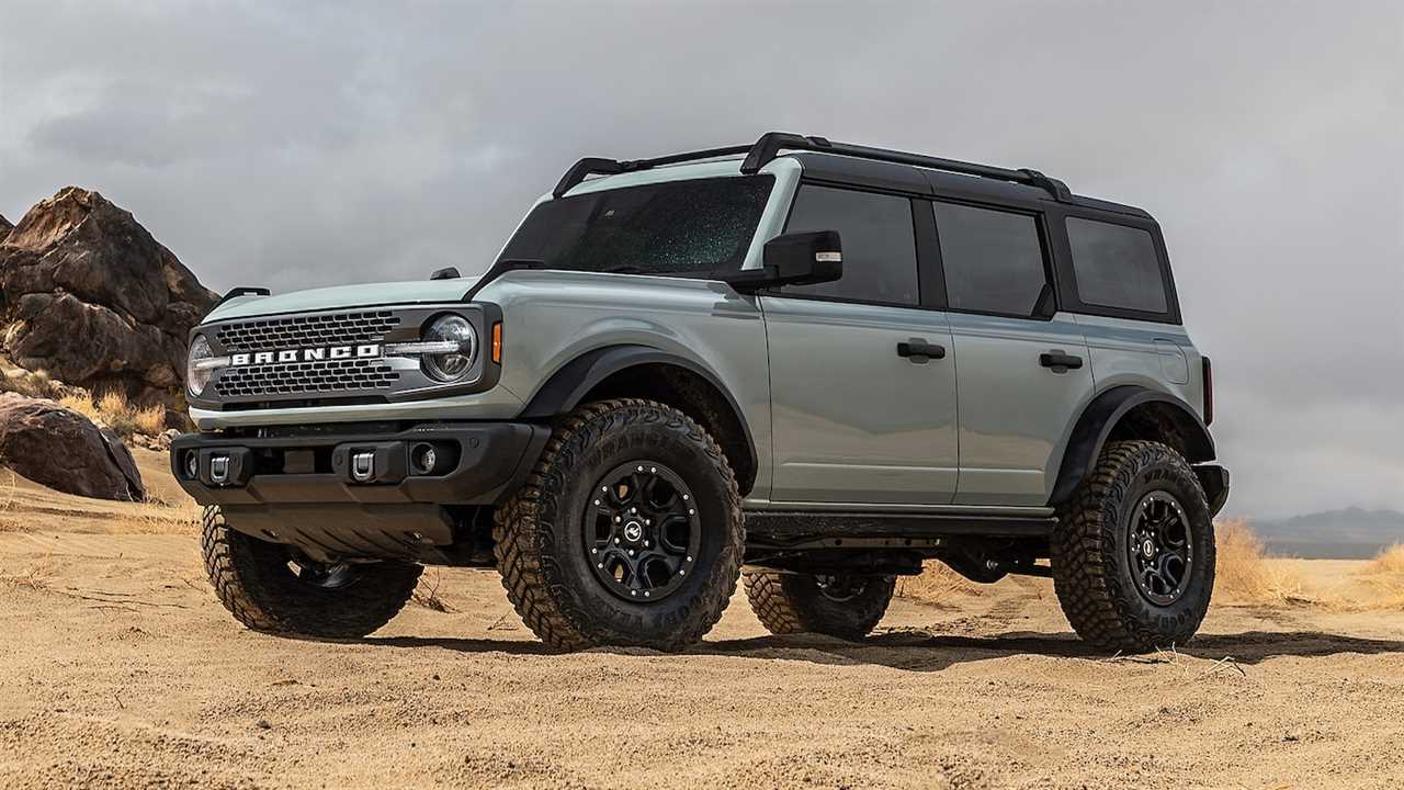 The 2021 Ford Bronco’s Fuel Economy Is Not Good, Trails Even the Thirsty Wrangler