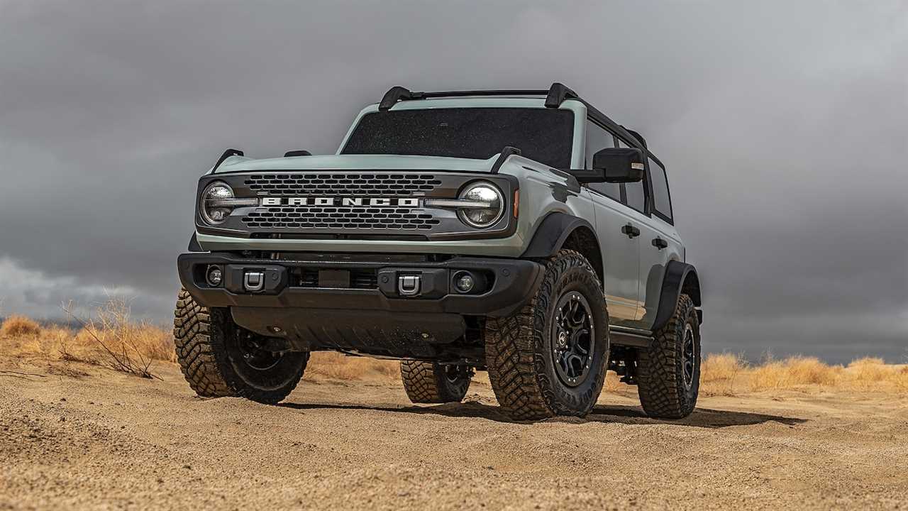 The 2021 Ford Bronco’s Fuel Economy Is Not Good, Trails Even the Thirsty Wrangler