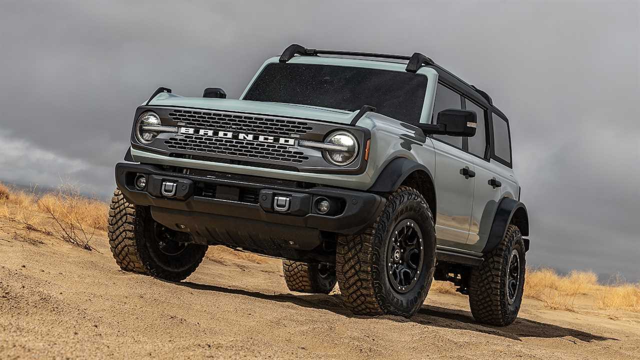 The 2021 Ford Bronco’s Fuel Economy Is Not Good, Trails Even the Thirsty Wrangler