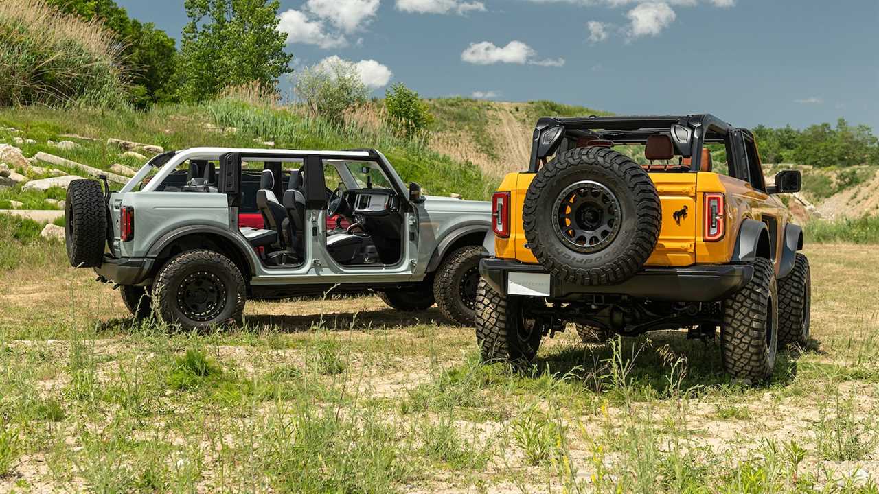 The 2021 Ford Bronco’s Fuel Economy Is Not Good, Trails Even the Thirsty Wrangler