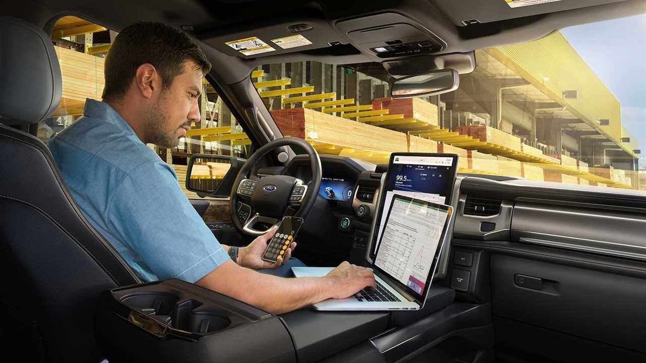 2022 Ford F-150 Lightning electric pickup truck connectivity