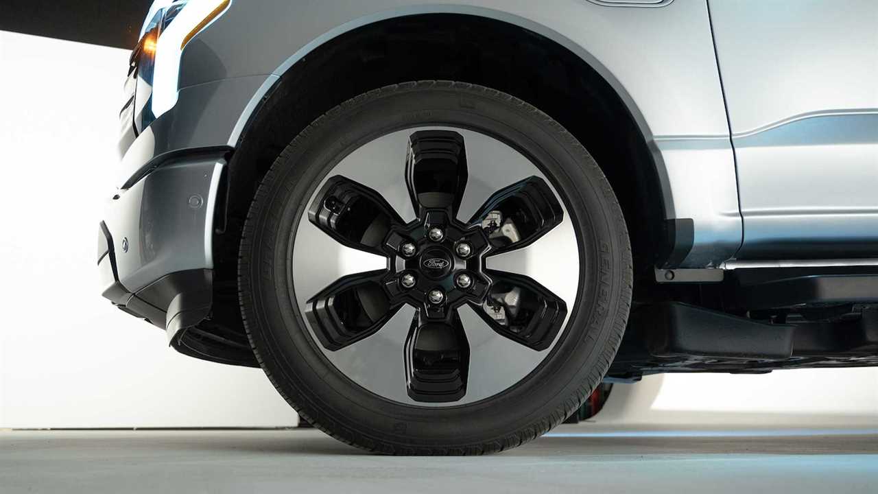 2022 Ford F-150 Lightning wheel