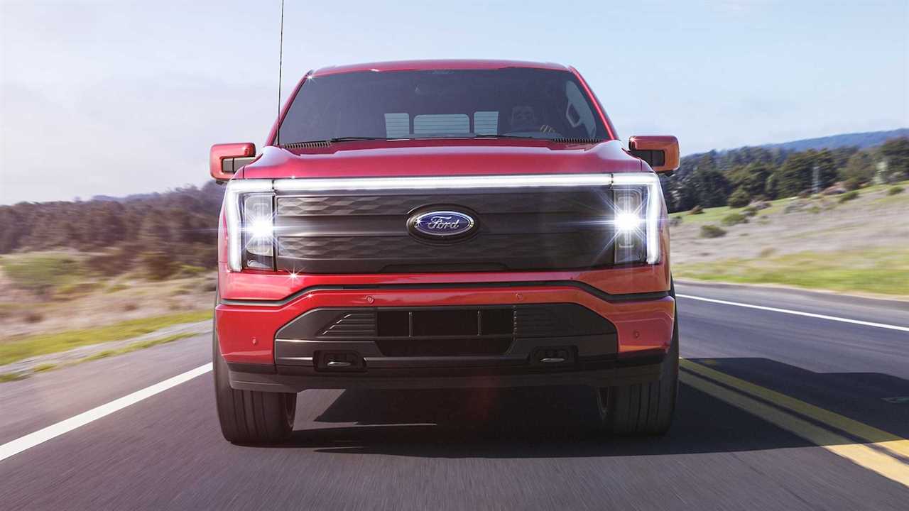 2022 Ford F-150 Lightning electric pickup truck front end