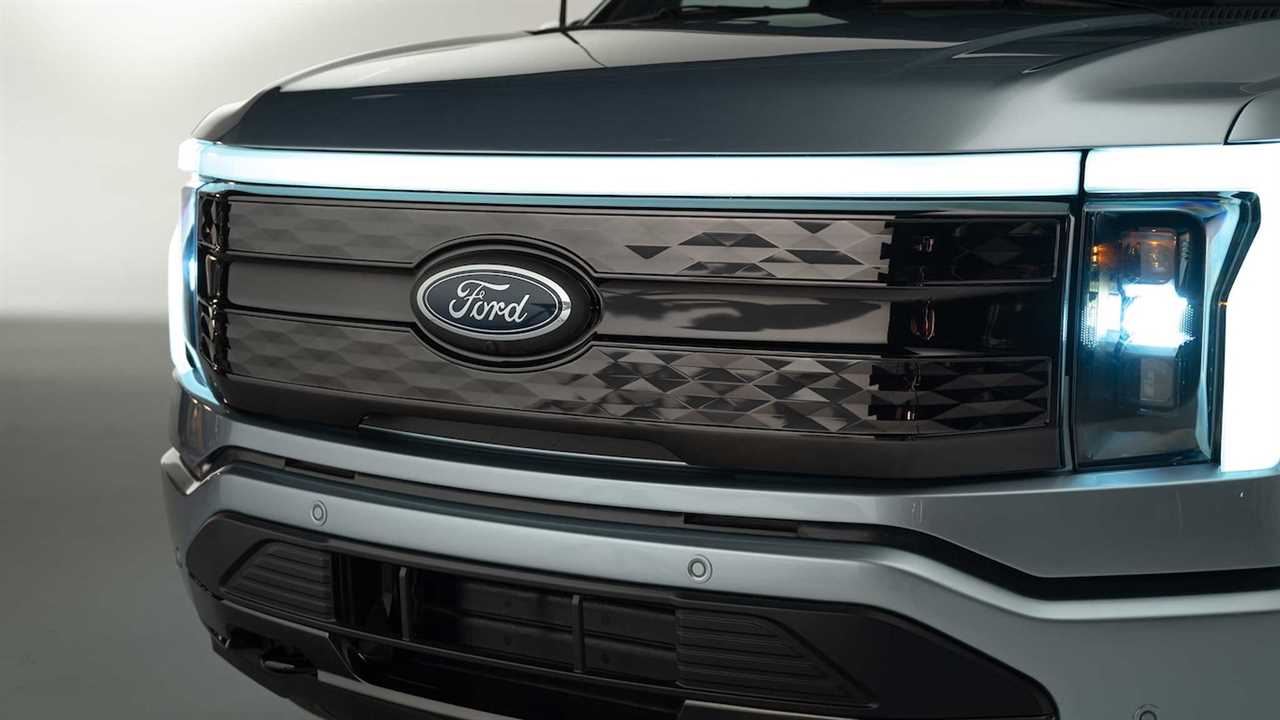 2022 Ford F-150 Lightning grille and lighting