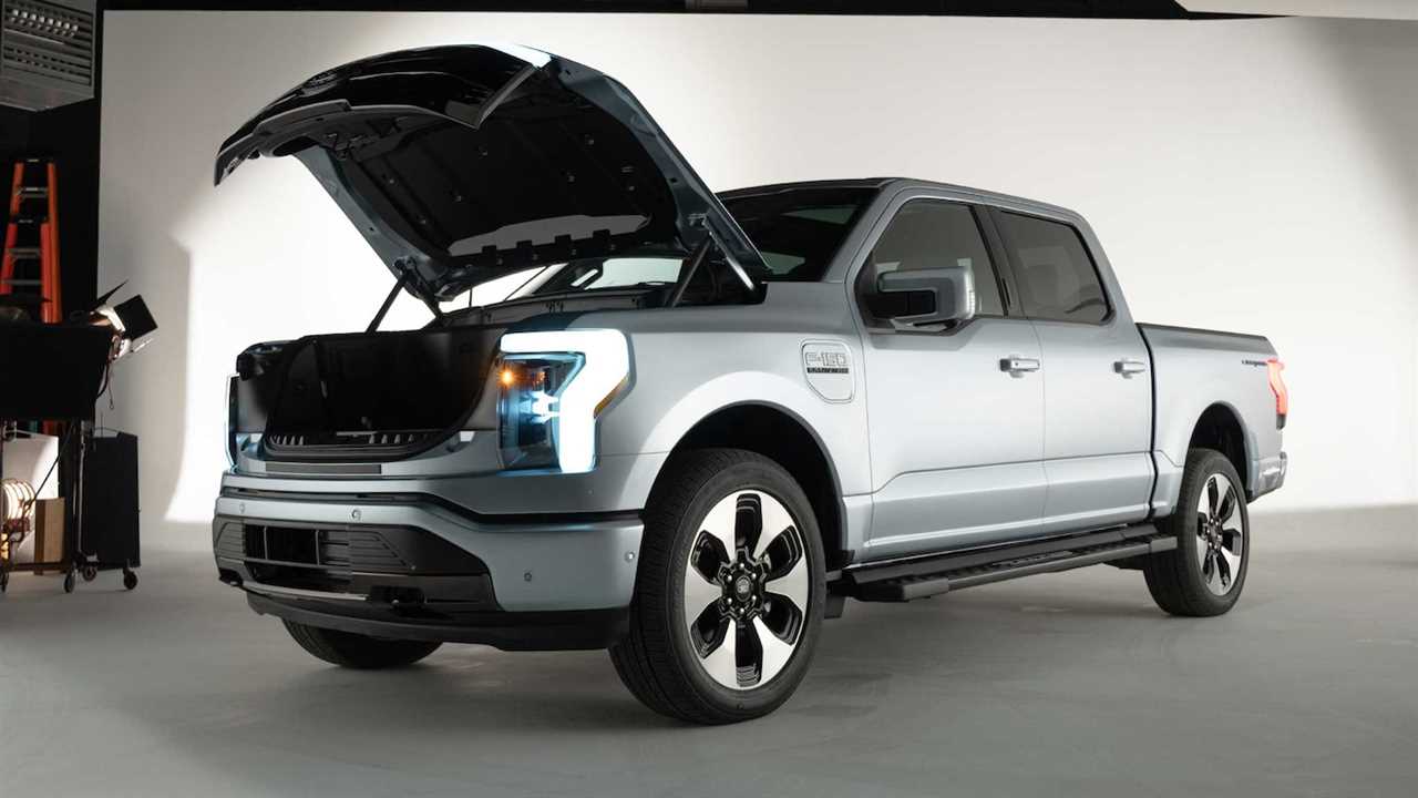 2022 Ford F-150 Lightning frunk open