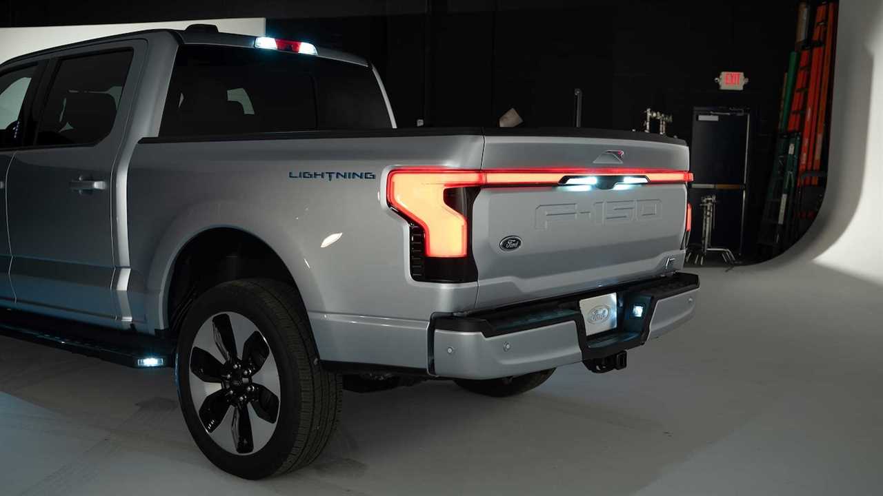 2022 Ford F-150 Lightning rear lighting