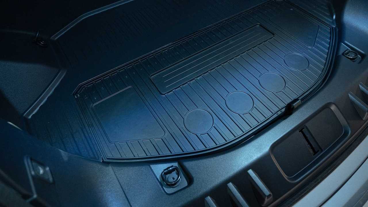 2022 Ford F-150 Lightning frunk floor