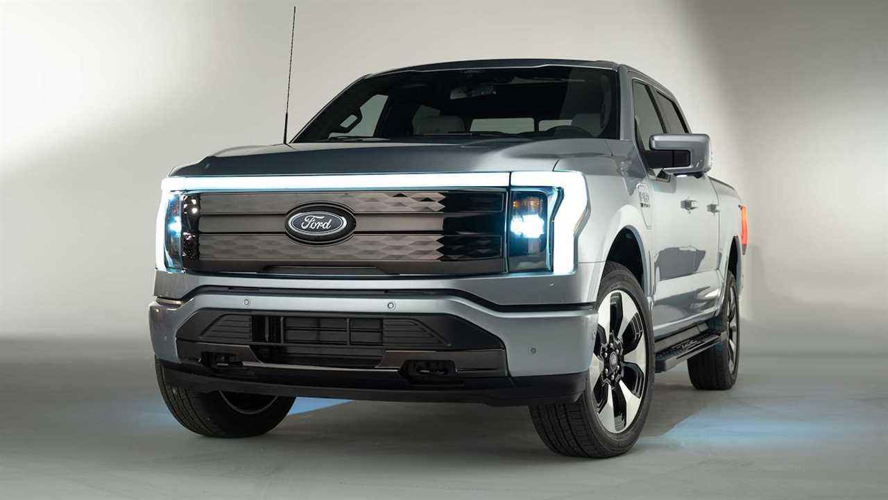 2022 Ford F-150 Lightning front view